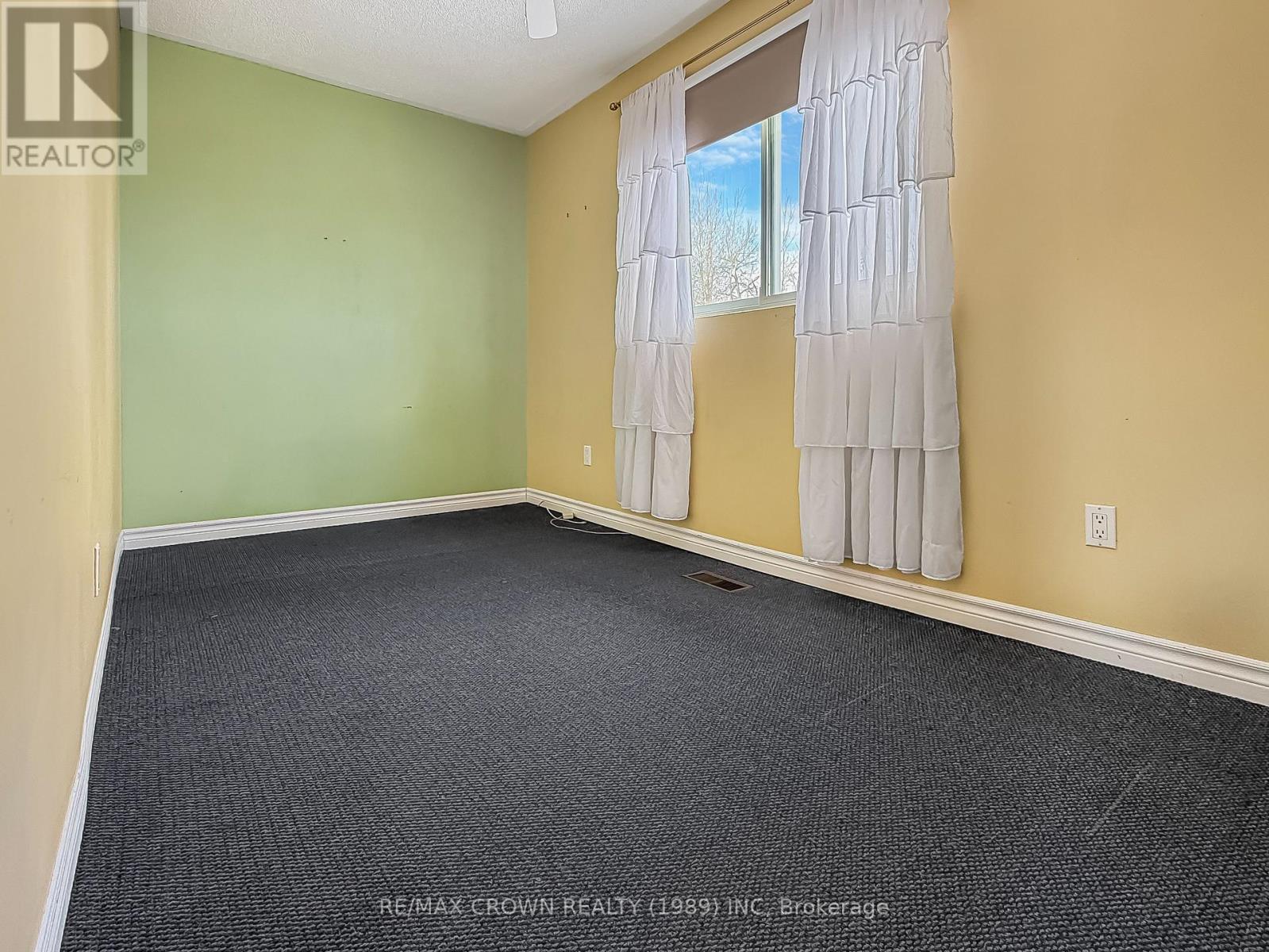 91 Third Avenue Property Photo 26