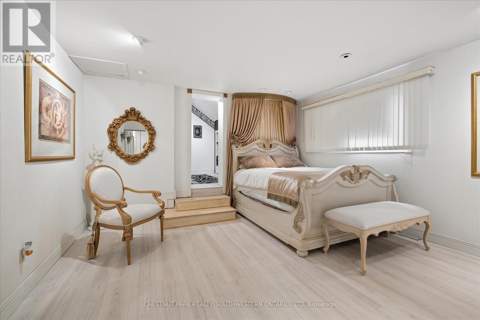 64 Francis Street N Property Photo 28