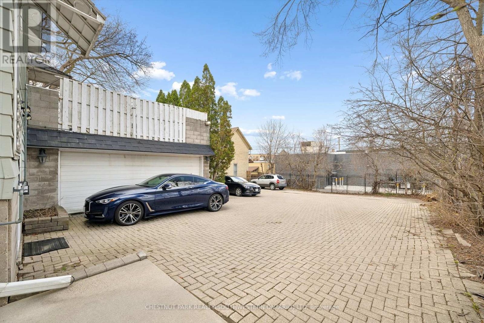 64 Francis Street N Property Photo 32