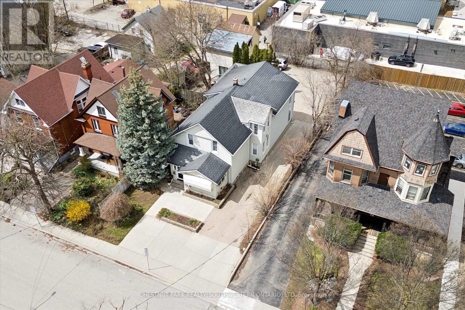 64 Francis Street N Property Photo 2