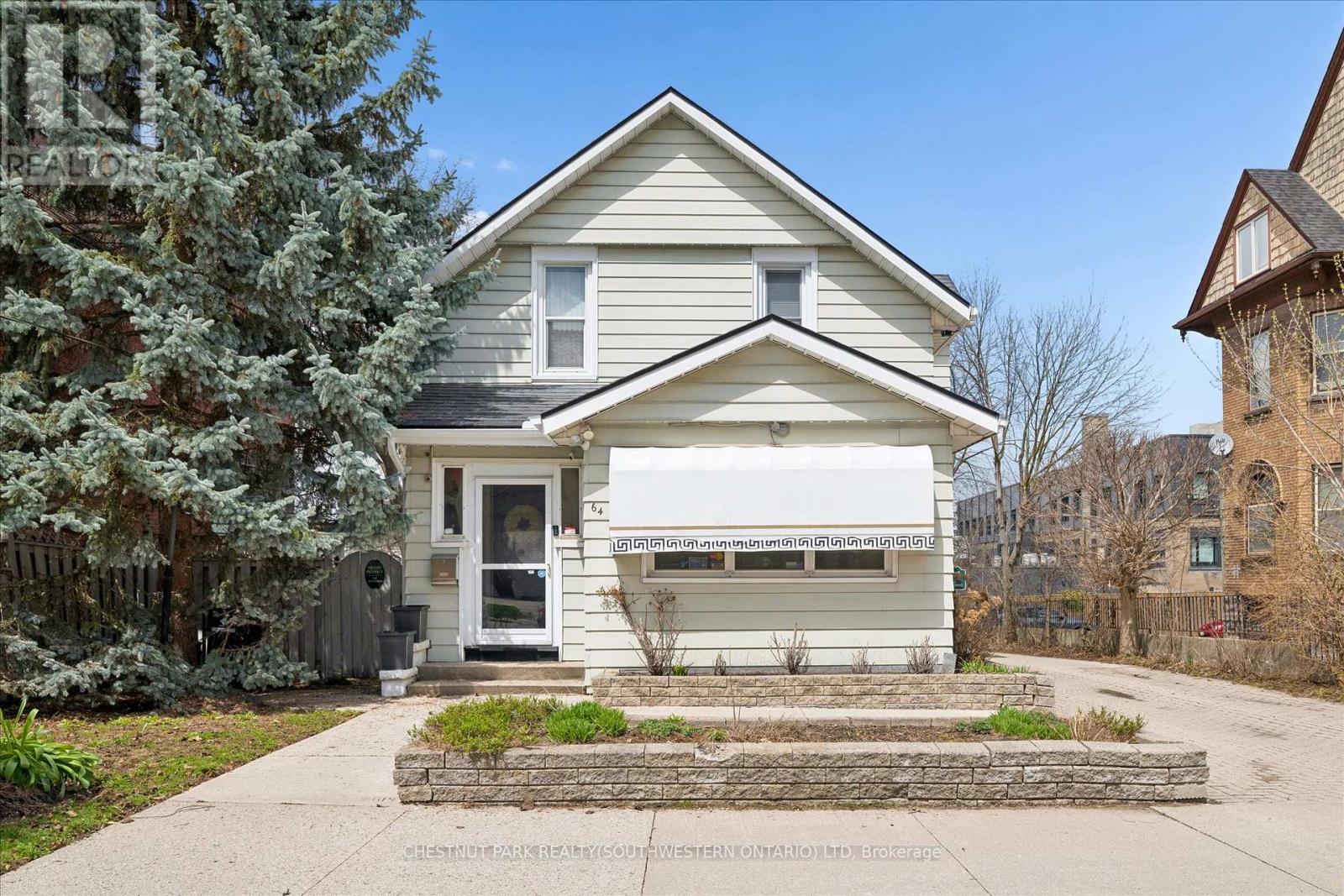 64 Francis Street N Property Photo 4
