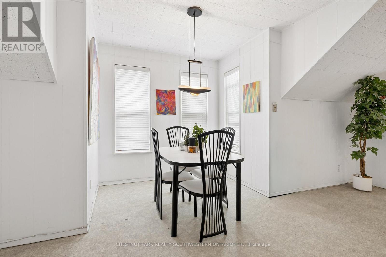 64 Francis Street N Property Photo 18