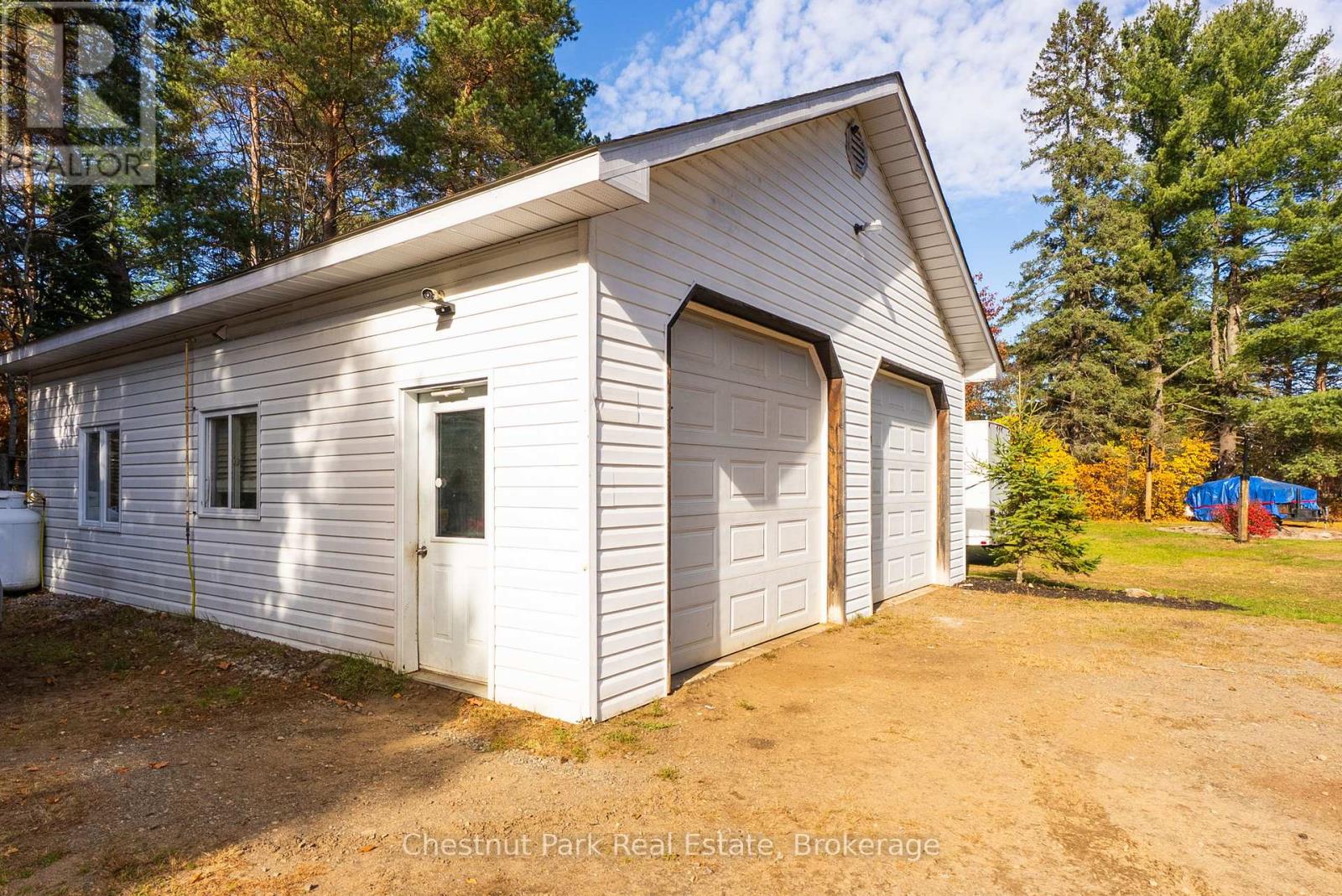 75 Pond Crescent Property Photo 3