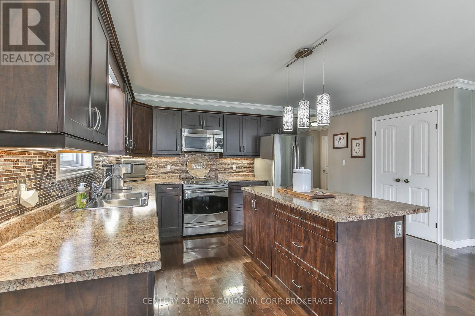 232 Brock Street Property Photo 11