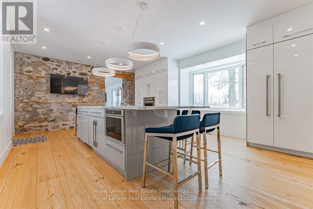 1748 Centre Road Property Photo 7