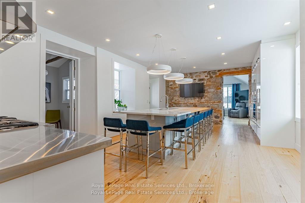 1748 Centre Road Property Photo 8