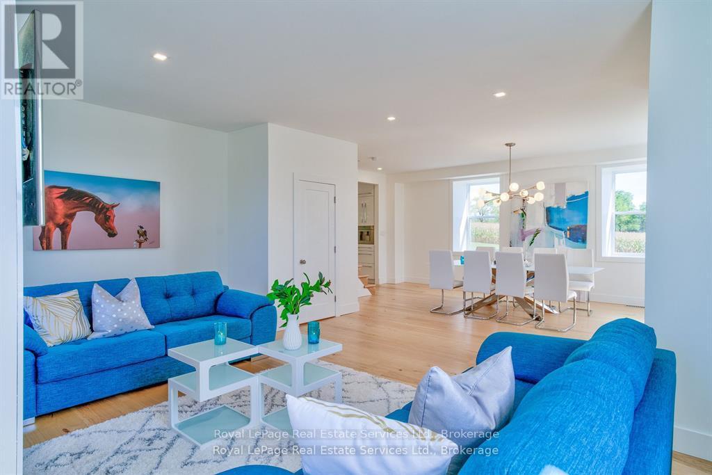 1748 Centre Road Property Photo 14