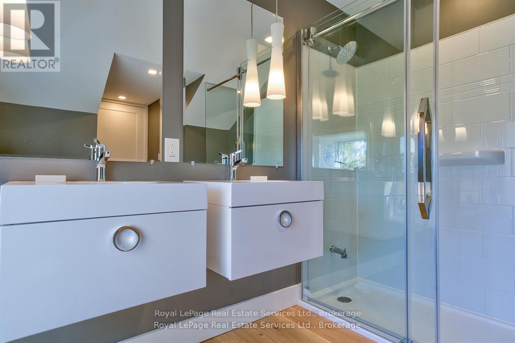 1748 Centre Road Property Photo 23