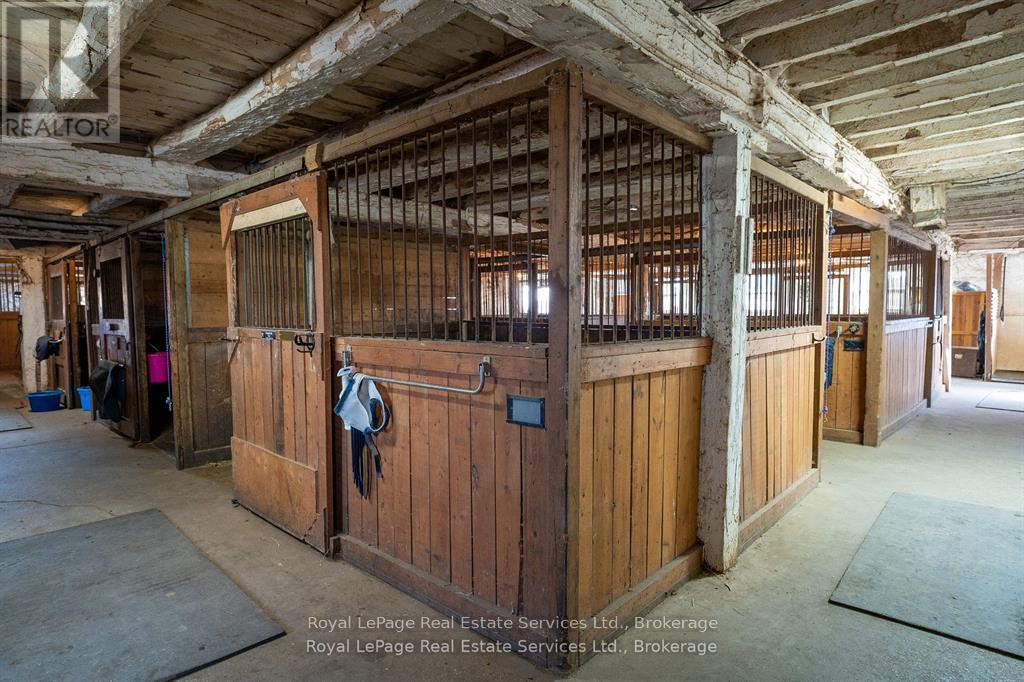 1748 Centre Road Property Photo 29