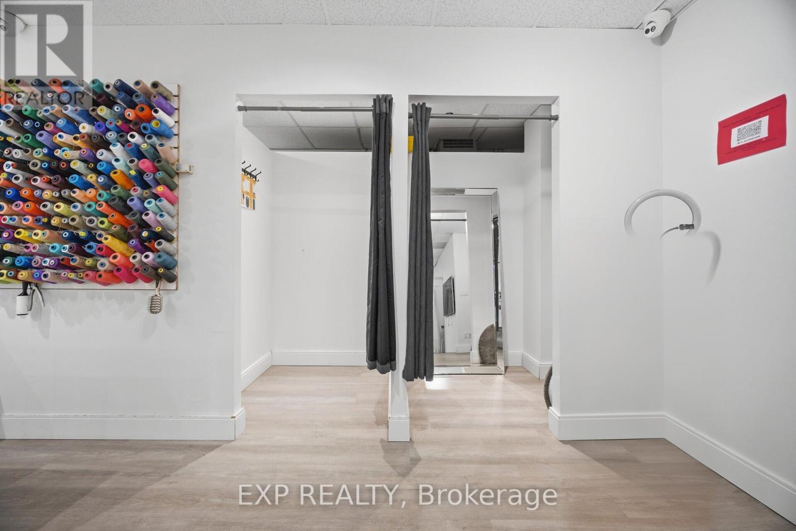 232 - 2 King Street W Property Photo 15