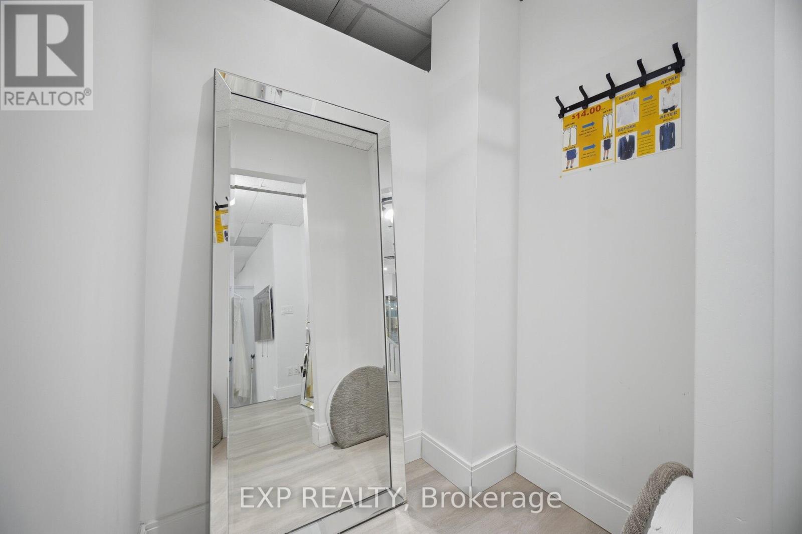 232 - 2 King Street W Property Photo 16