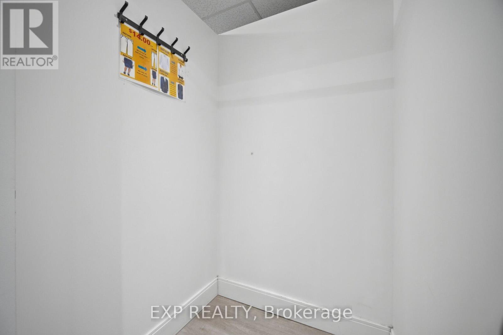 232 - 2 King Street W Property Photo 17