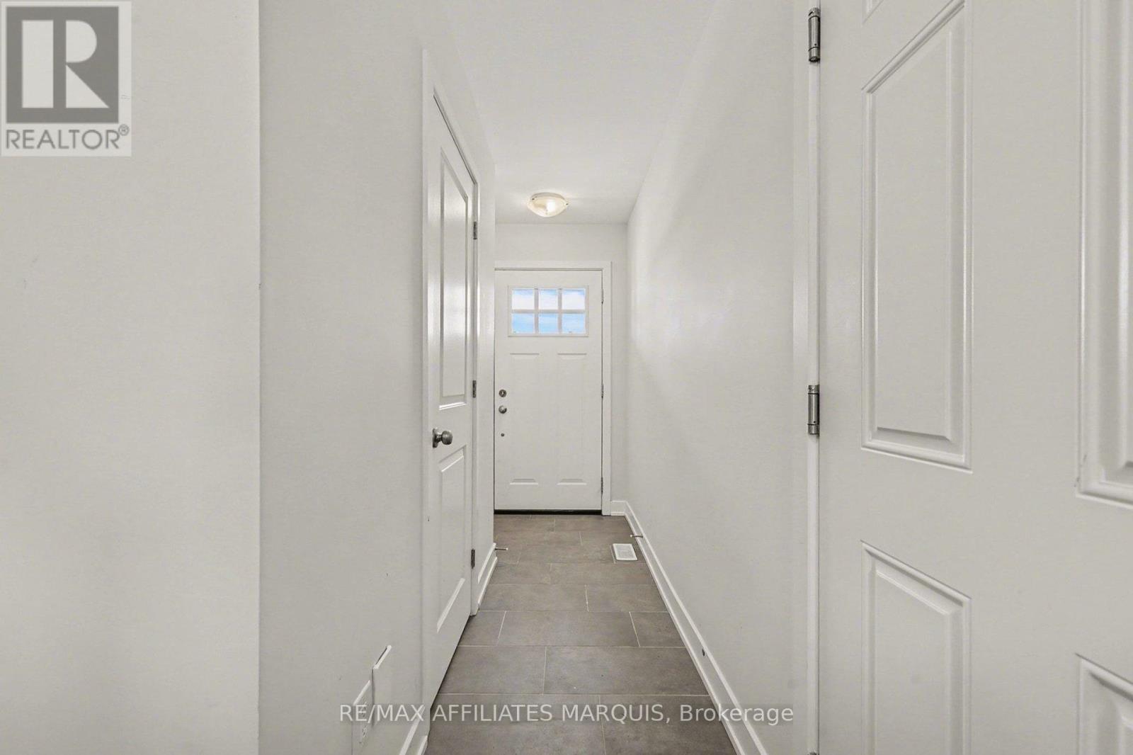 97 Whitcomb Crescent Property Photo 2