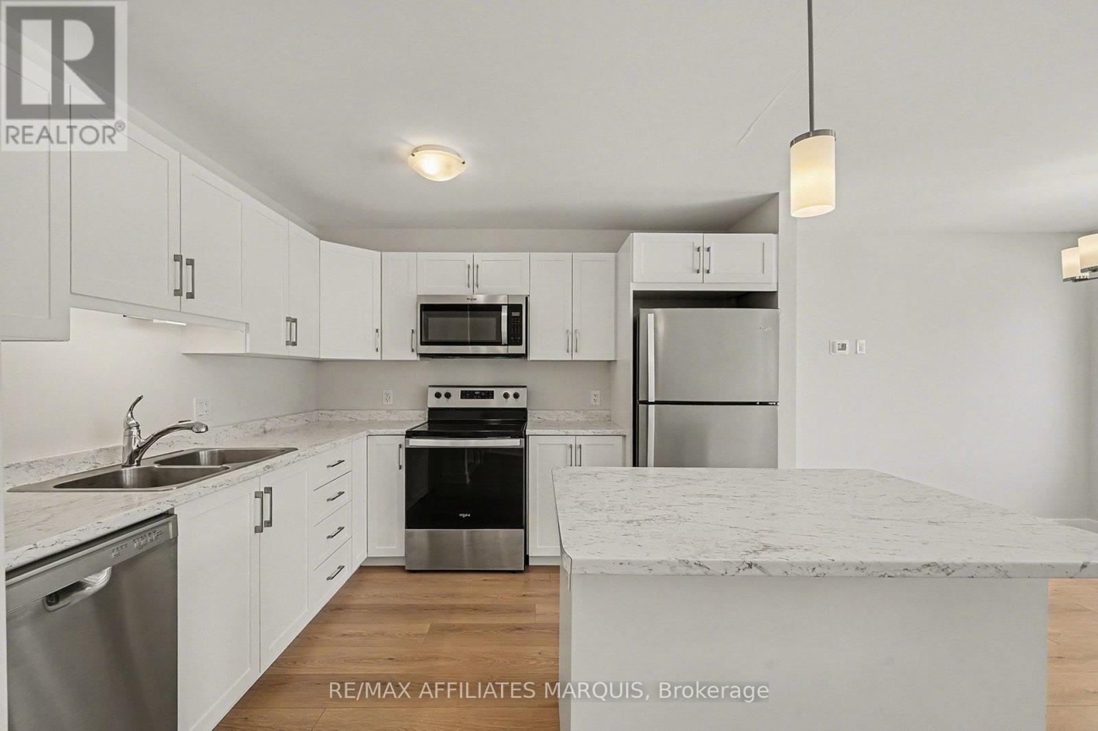 97 Whitcomb Crescent Property Photo 6