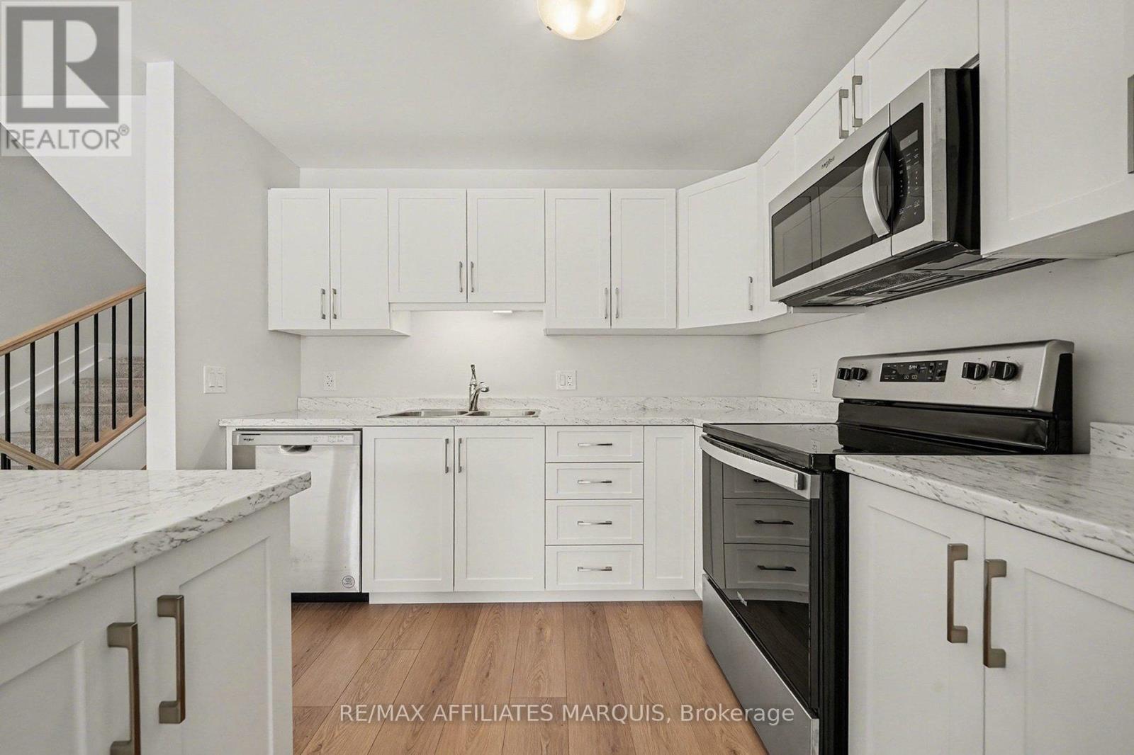 97 Whitcomb Crescent Property Photo 7