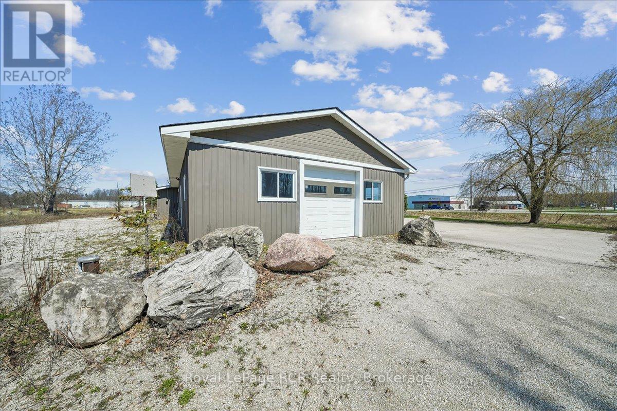 717906 6 Highway Property Photo 3