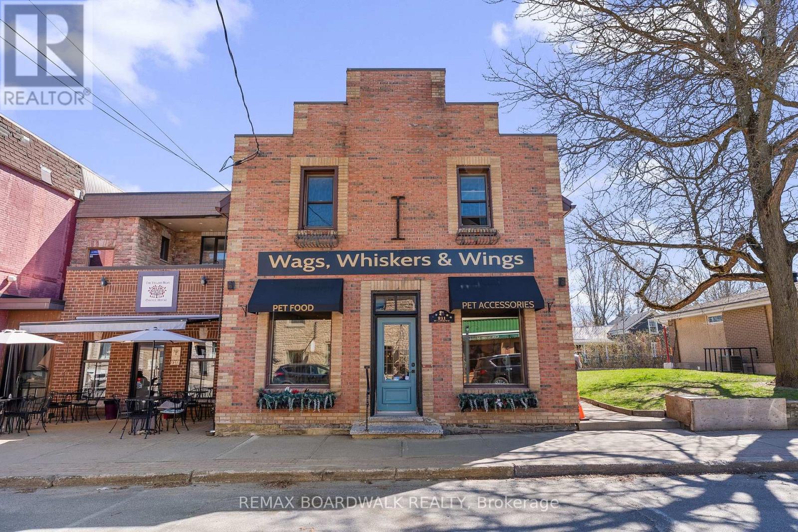 211 ST.LAWRENCE STREET Property Photo 1
