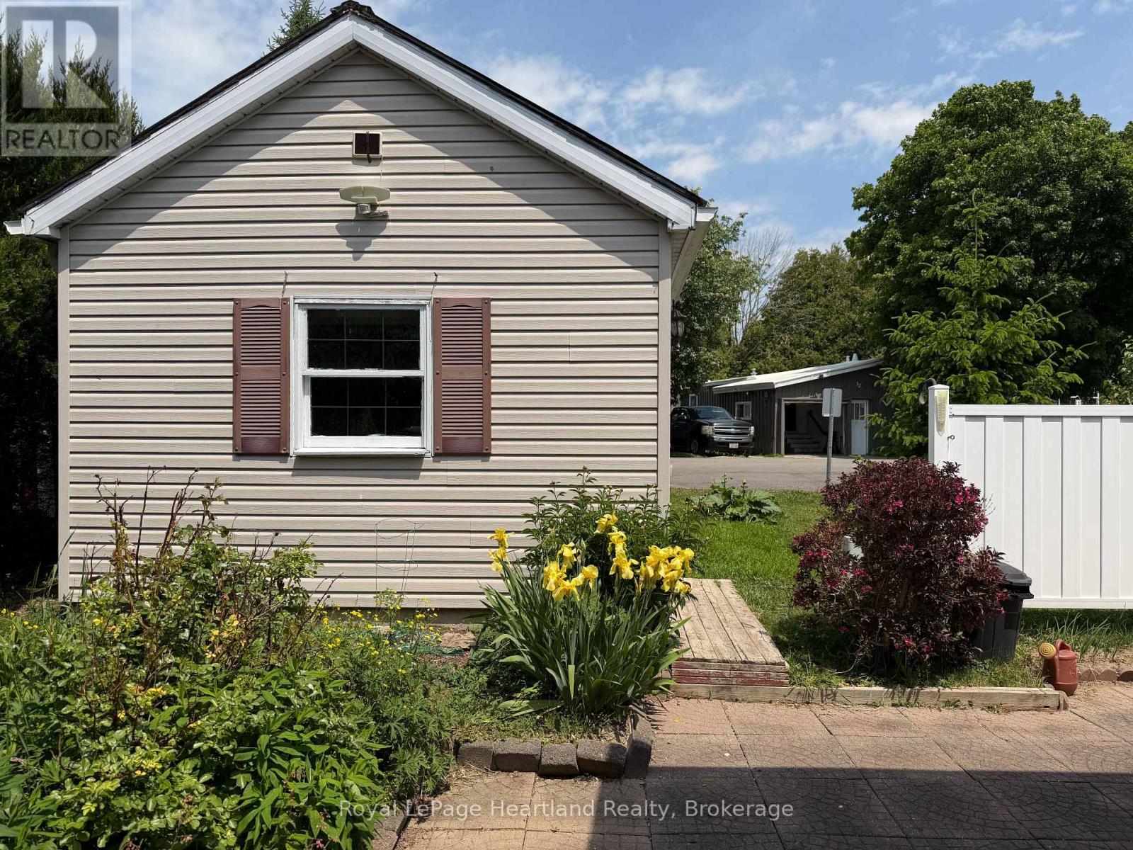 14 Garden Road Property Photo 33