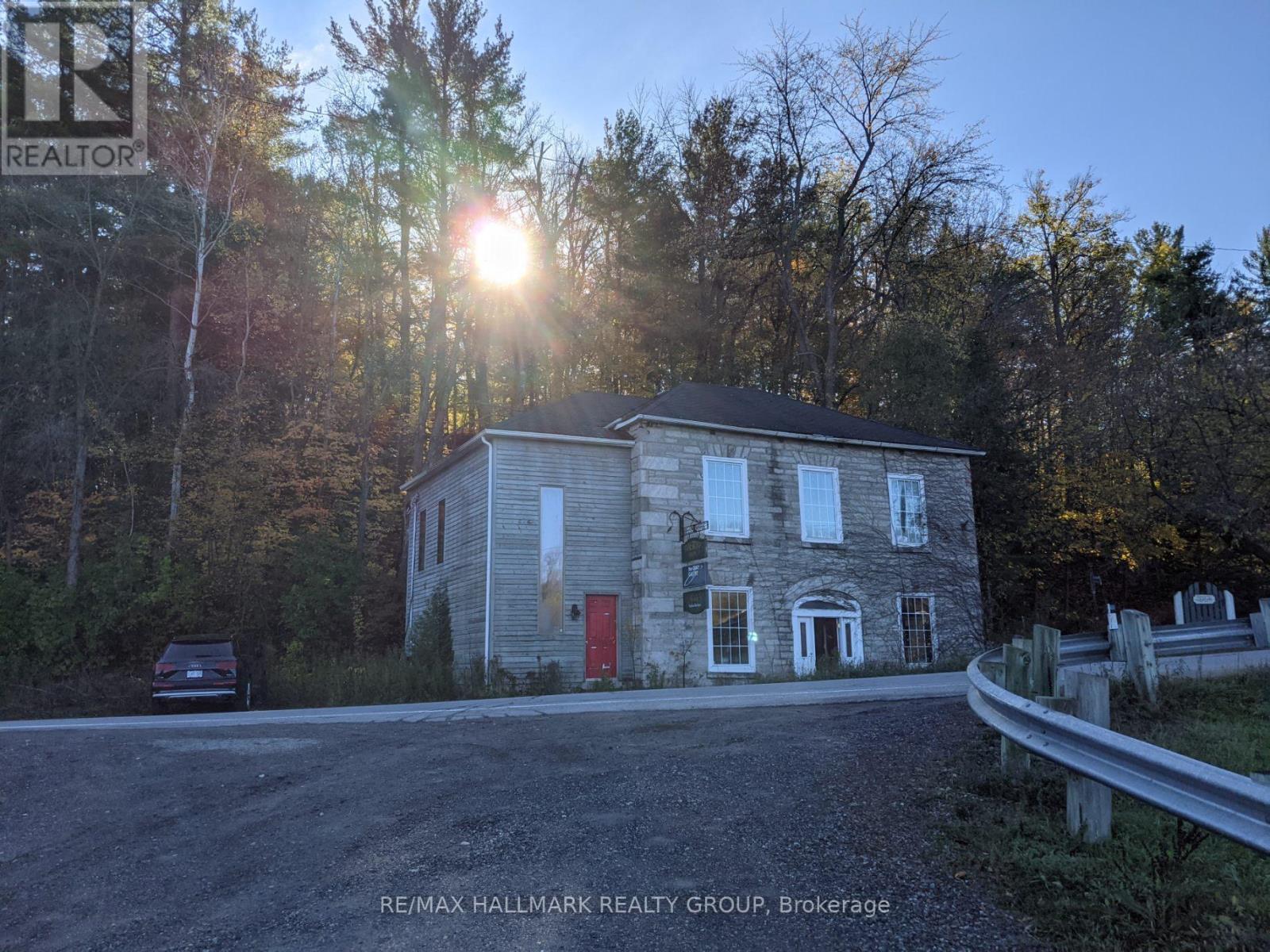 4883 Kinburn Side Road Property Photo 3