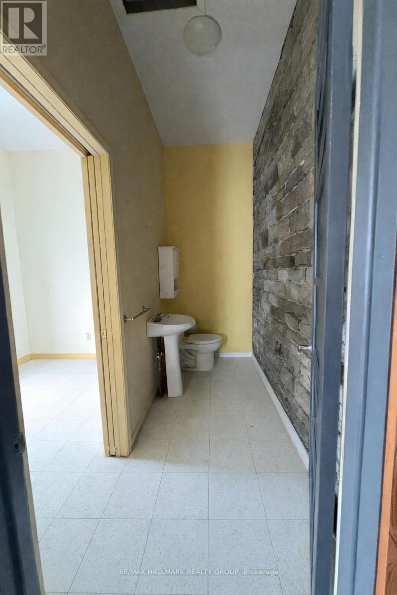 4883 Kinburn Side Road Property Photo 16