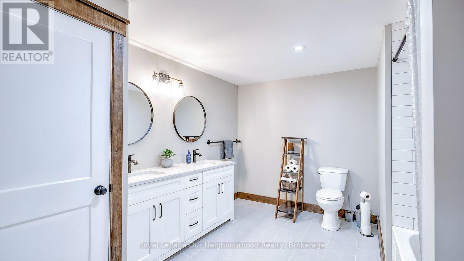 63 Hansen Road Property Photo 44