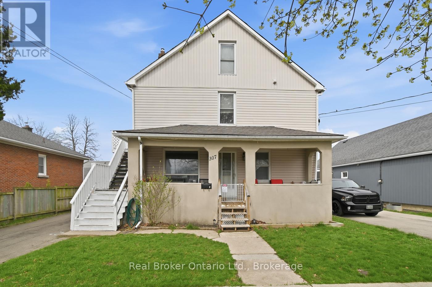 307 Wallace Avenue S Property Photo 3