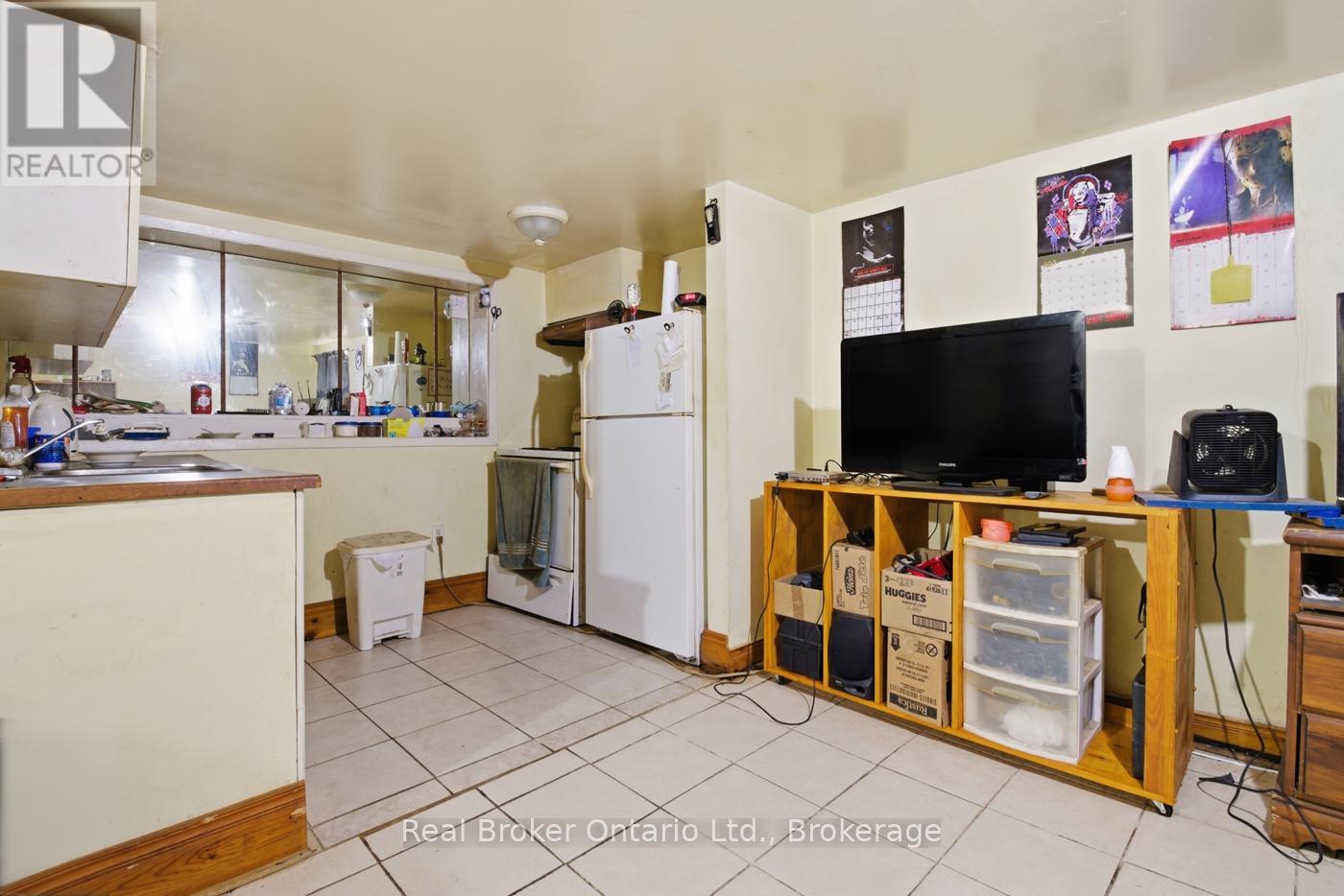 307 Wallace Avenue S Property Photo 5