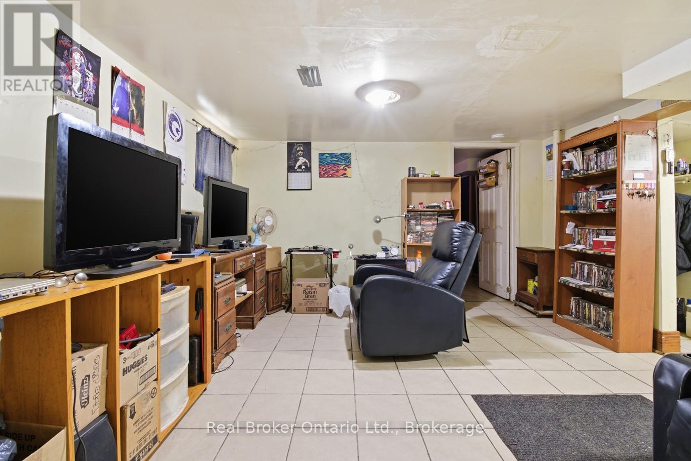 307 Wallace Avenue S Property Photo 6