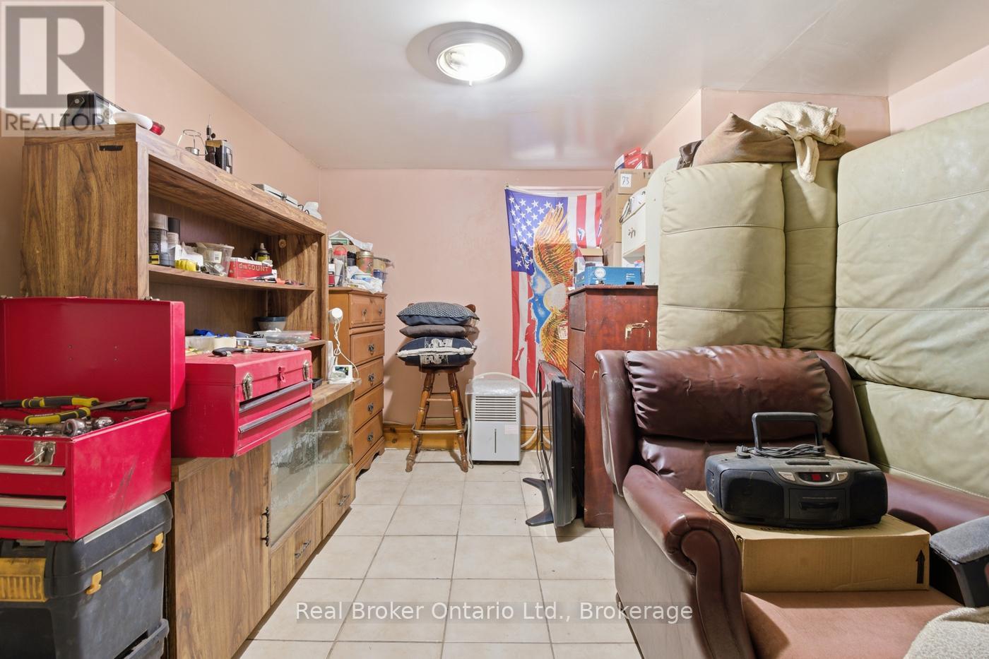 307 Wallace Avenue S Property Photo 7