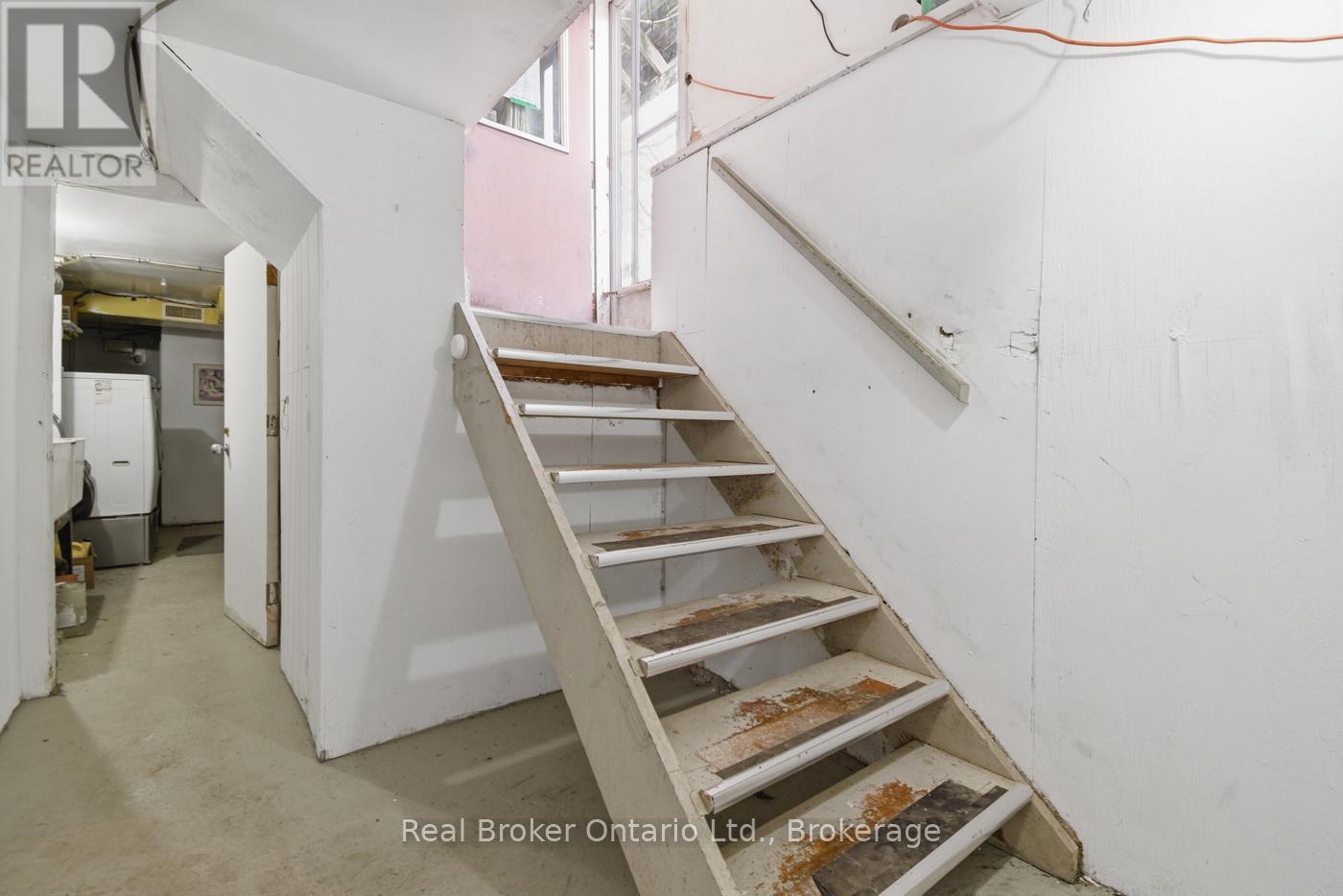 307 Wallace Avenue S Property Photo 9