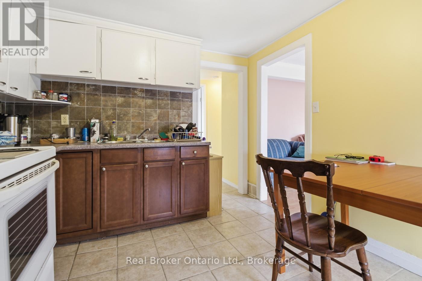 307 Wallace Avenue S Property Photo 15