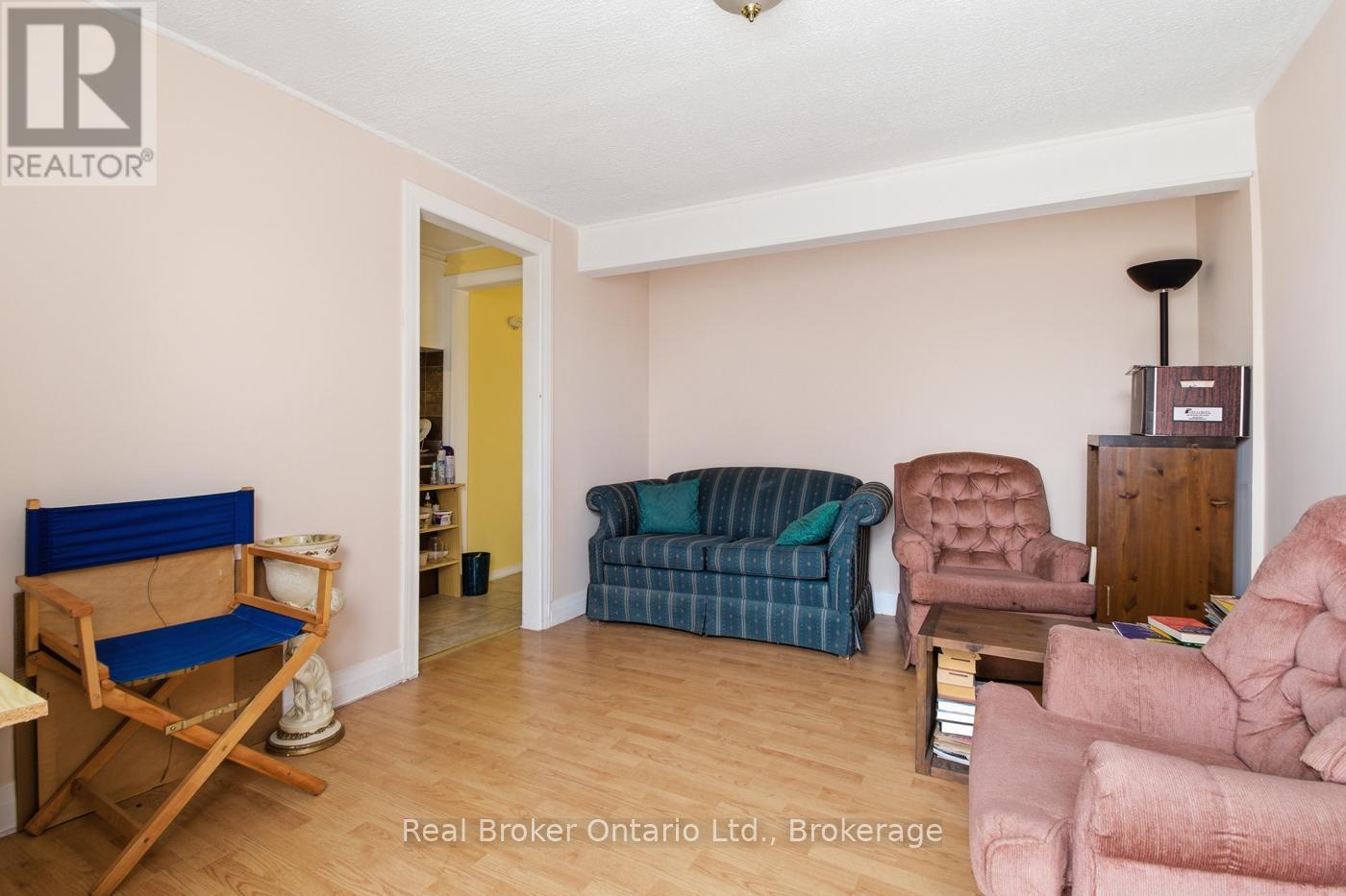 307 Wallace Avenue S Property Photo 18