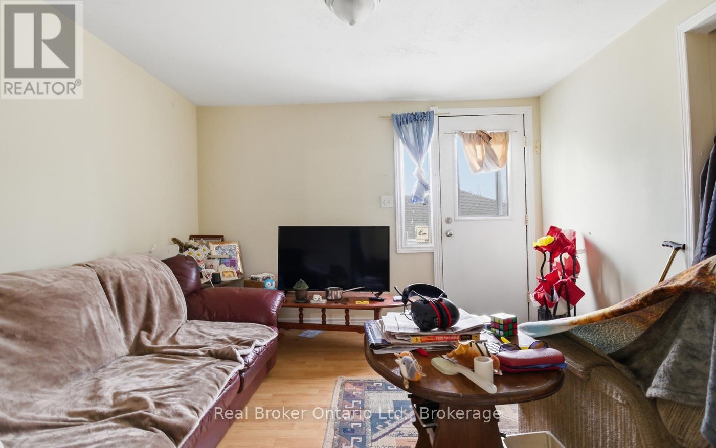 307 Wallace Avenue S Property Photo 19