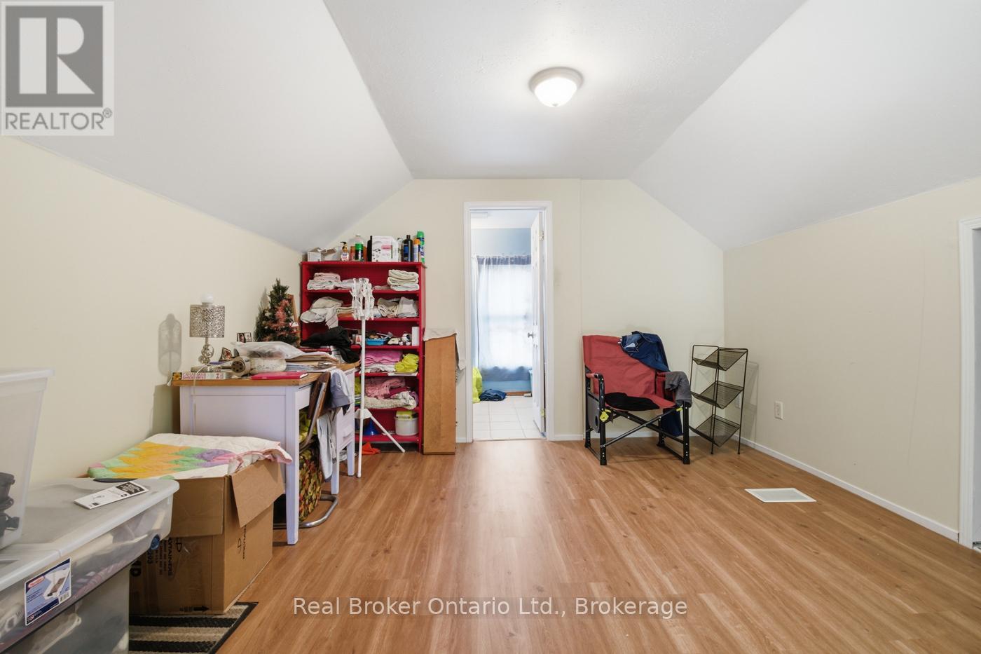 307 Wallace Avenue S Property Photo 24