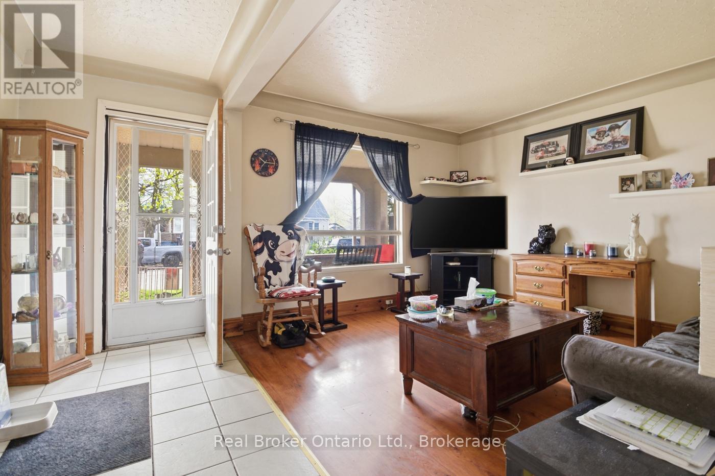 307 Wallace Avenue S Property Photo 27