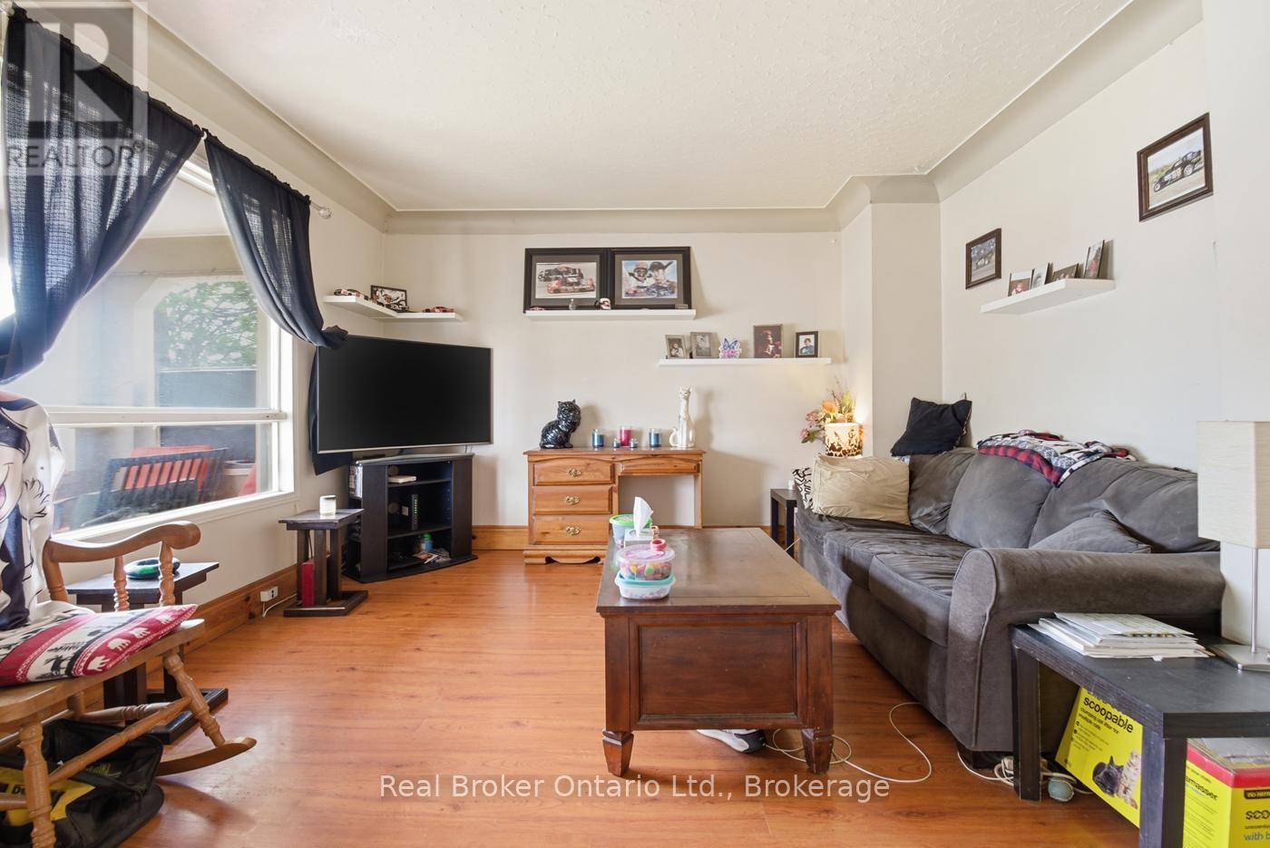 307 Wallace Avenue S Property Photo 29