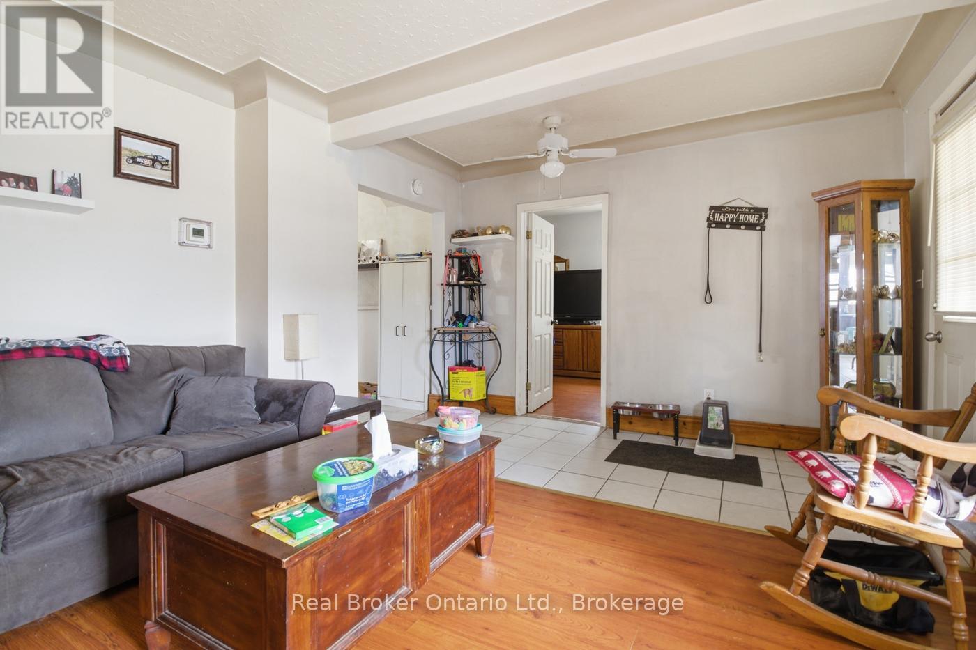 307 Wallace Avenue S Property Photo 31