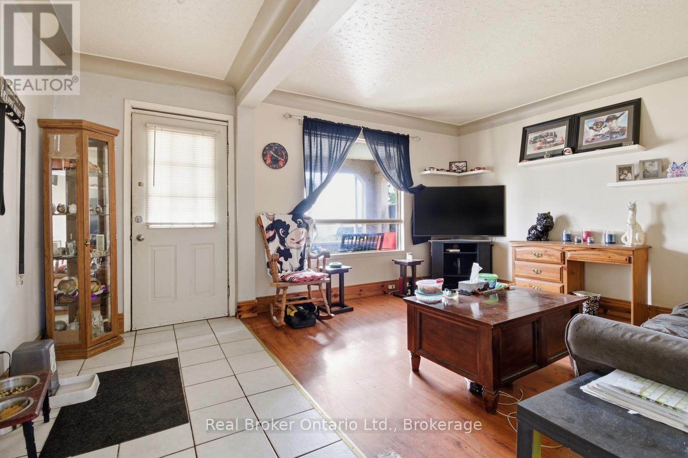 307 Wallace Avenue S Property Photo 33