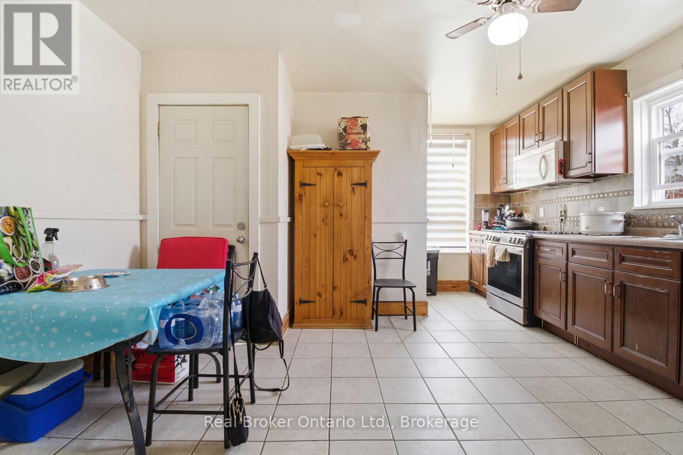 307 Wallace Avenue S Property Photo 40