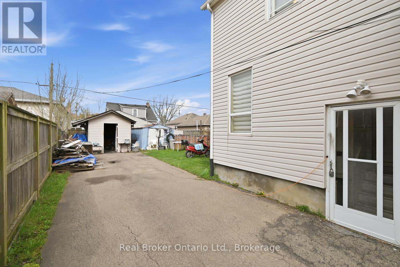 307 Wallace Avenue S Property Photo 41