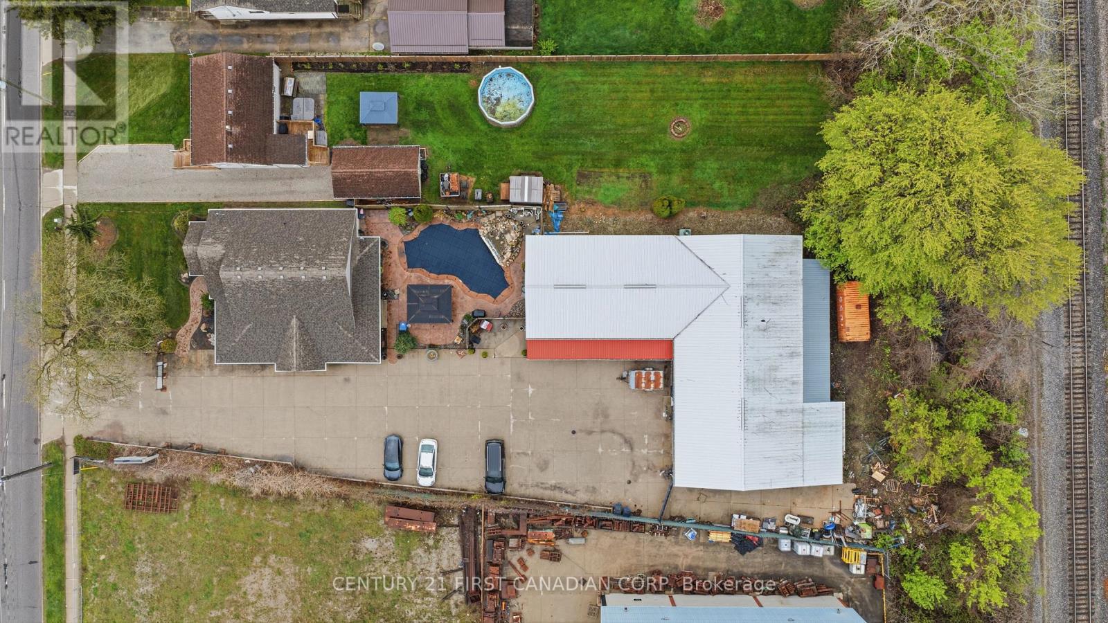 425 Park Avenue W Property Photo 6
