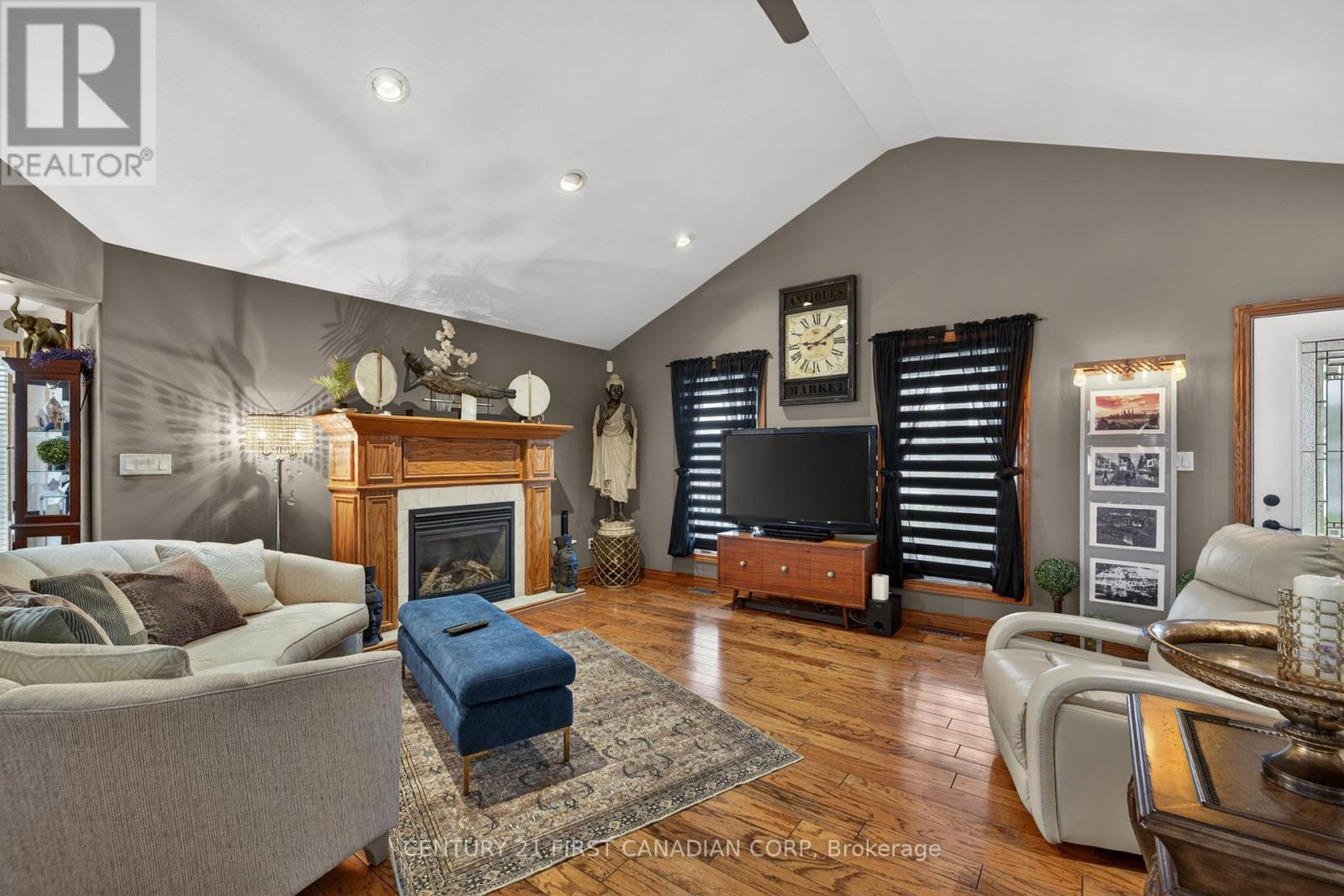 425 Park Avenue W Property Photo 12