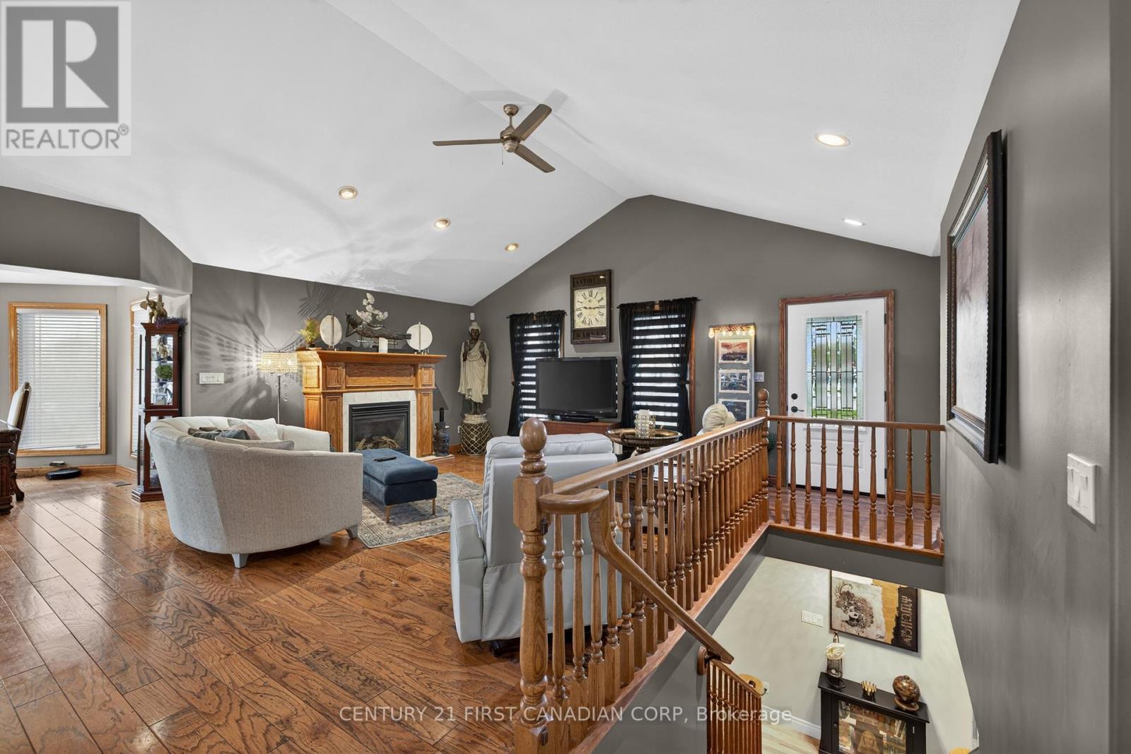 425 Park Avenue W Property Photo 15