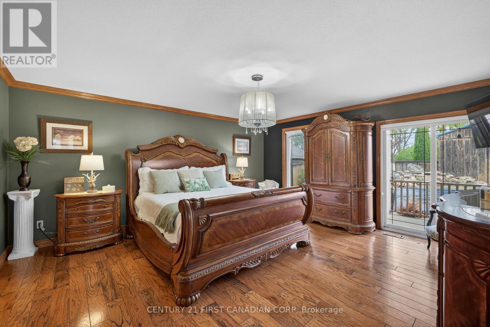 425 Park Avenue W Property Photo 16