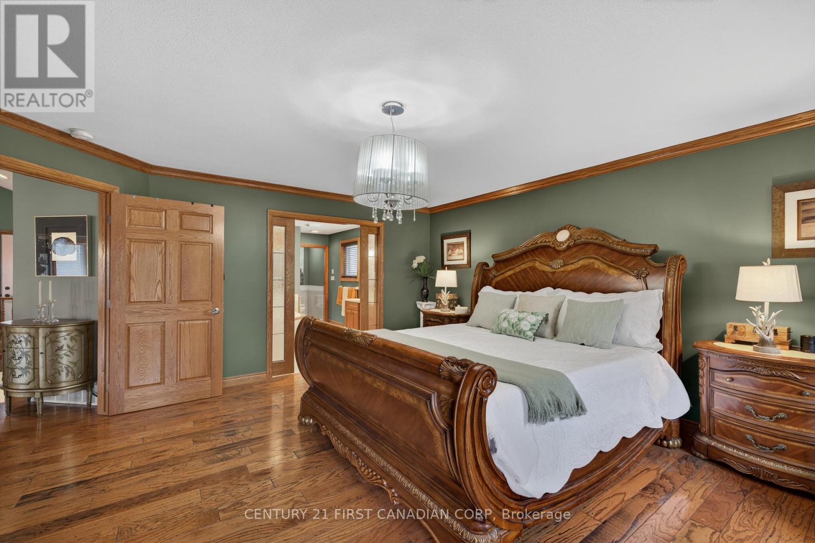 425 Park Avenue W Property Photo 17