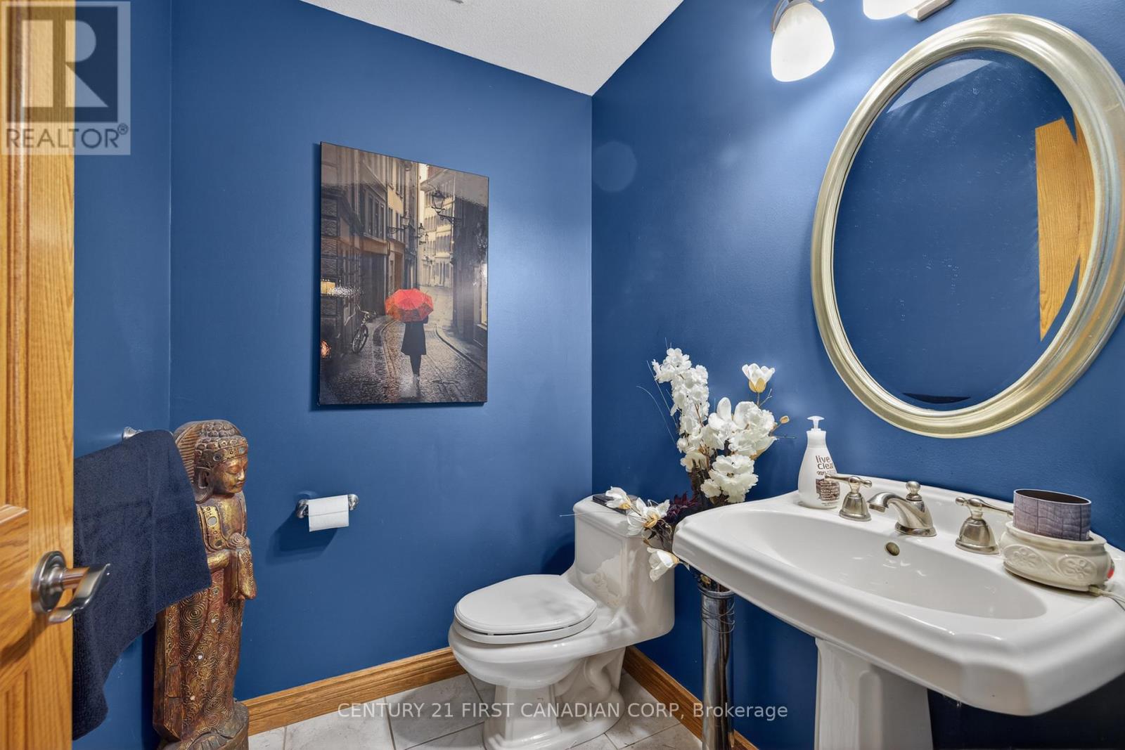 425 Park Avenue W Property Photo 21