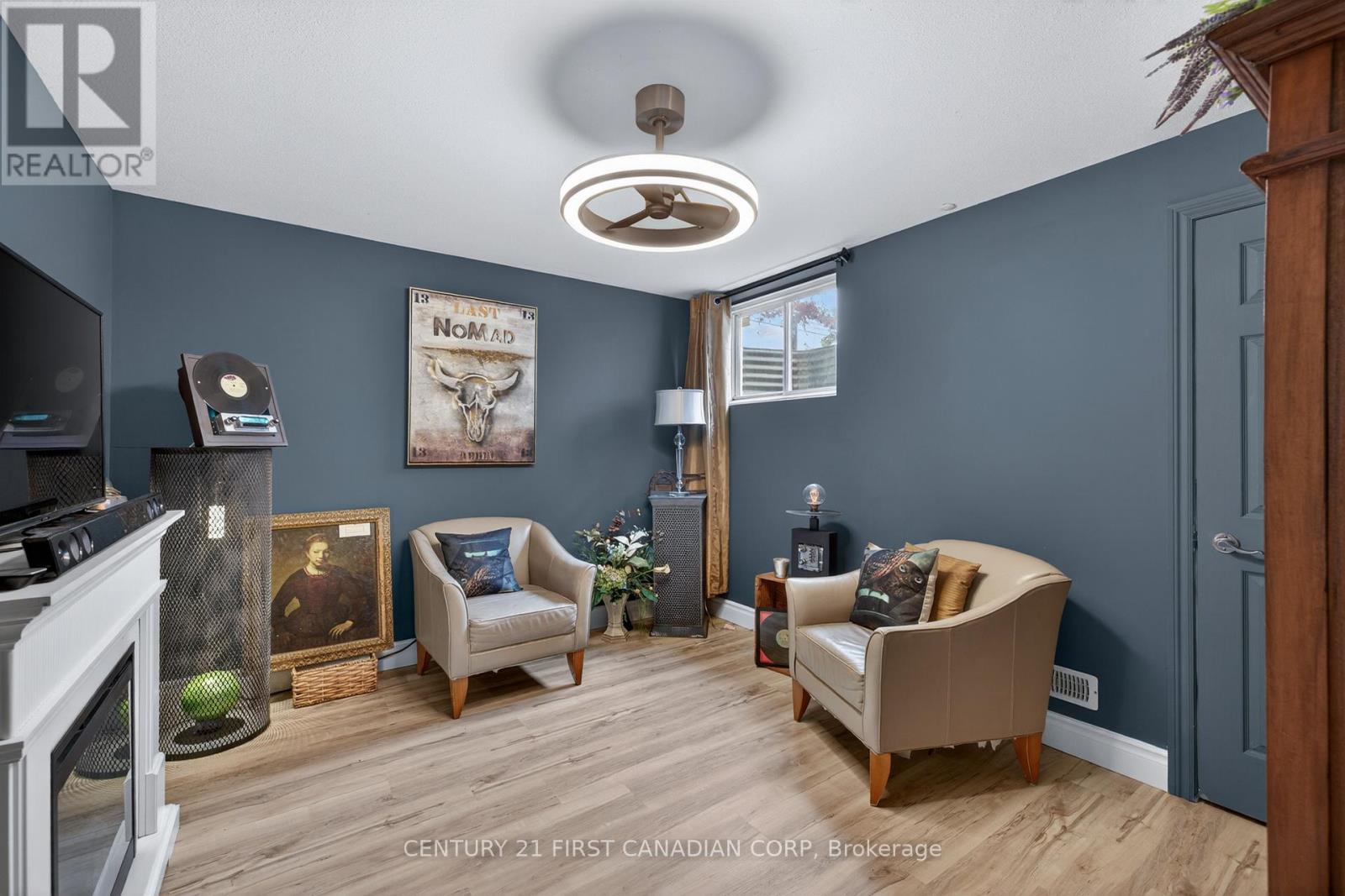 425 Park Avenue W Property Photo 25