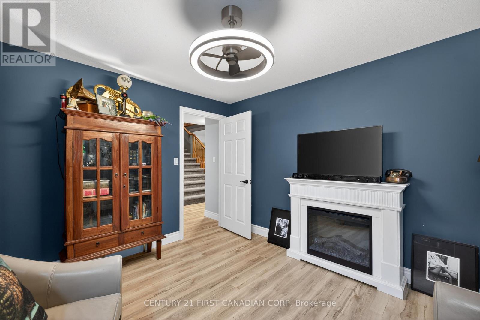 425 Park Avenue W Property Photo 26