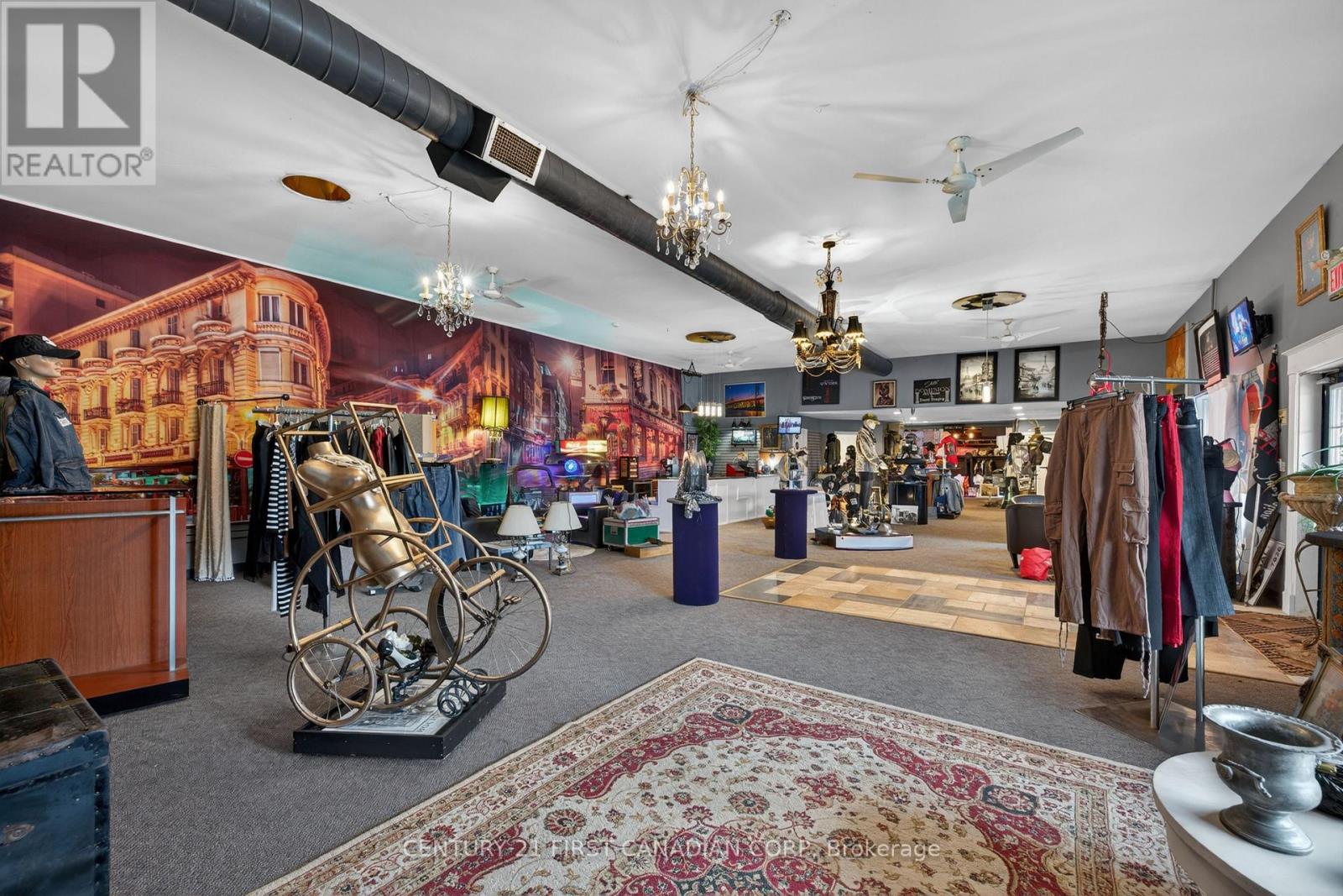 425 Park Avenue W Property Photo 31