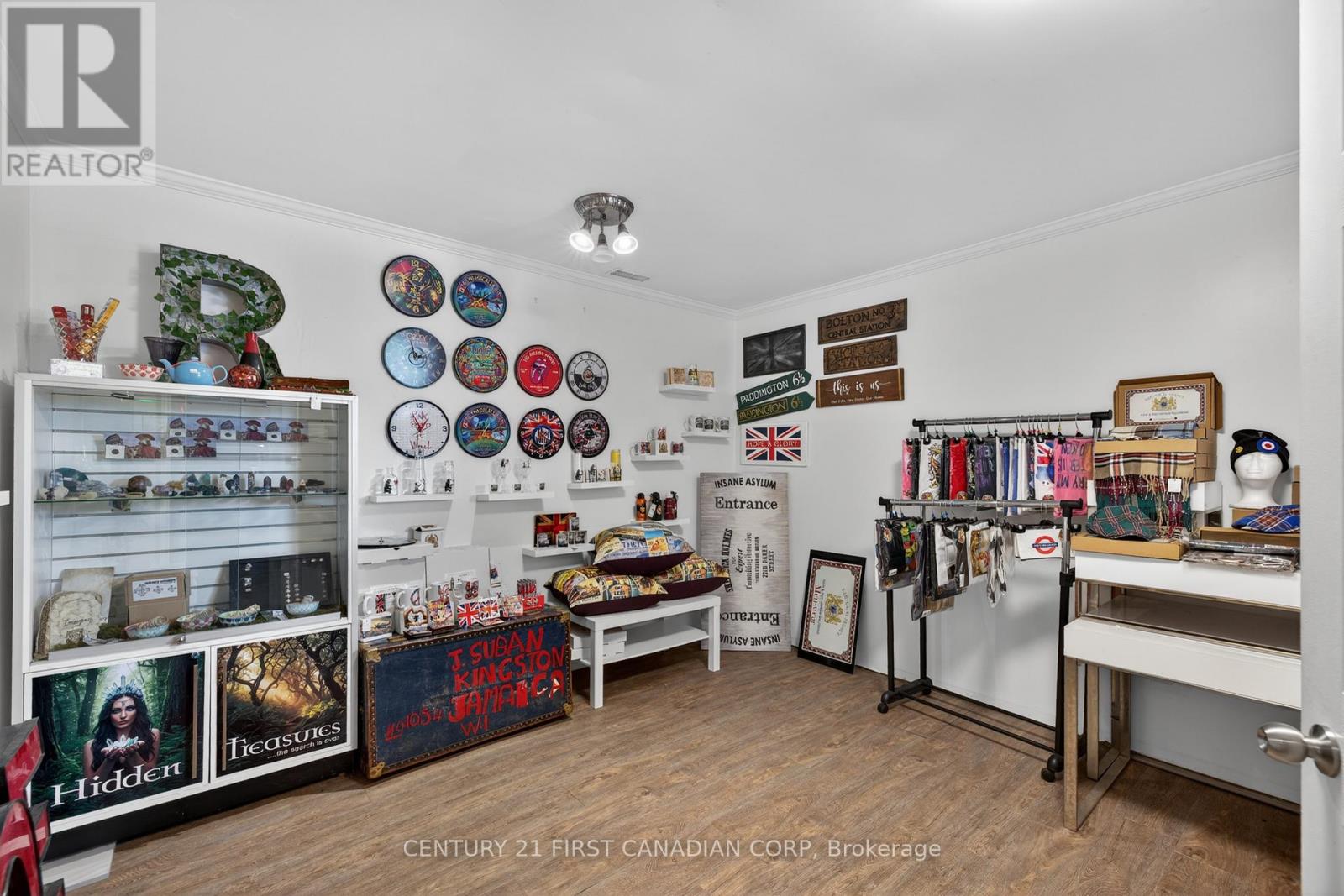 425 Park Avenue W Property Photo 33